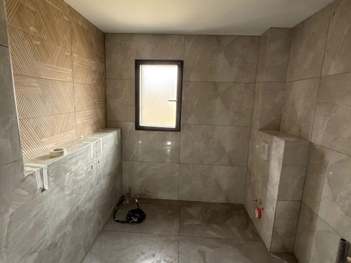 Transformation et Modernisation Complète d&rsquo;une Salle de Bain : D&rsquo;un Espace Sanitaire Simple à un Espace Bien-être